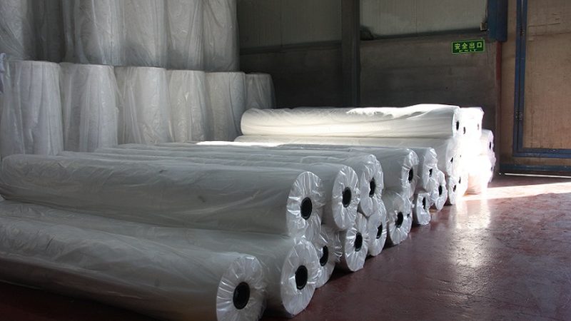 屋顶聚氨酯防水涂料：如何选择合适的代理加盟方案**